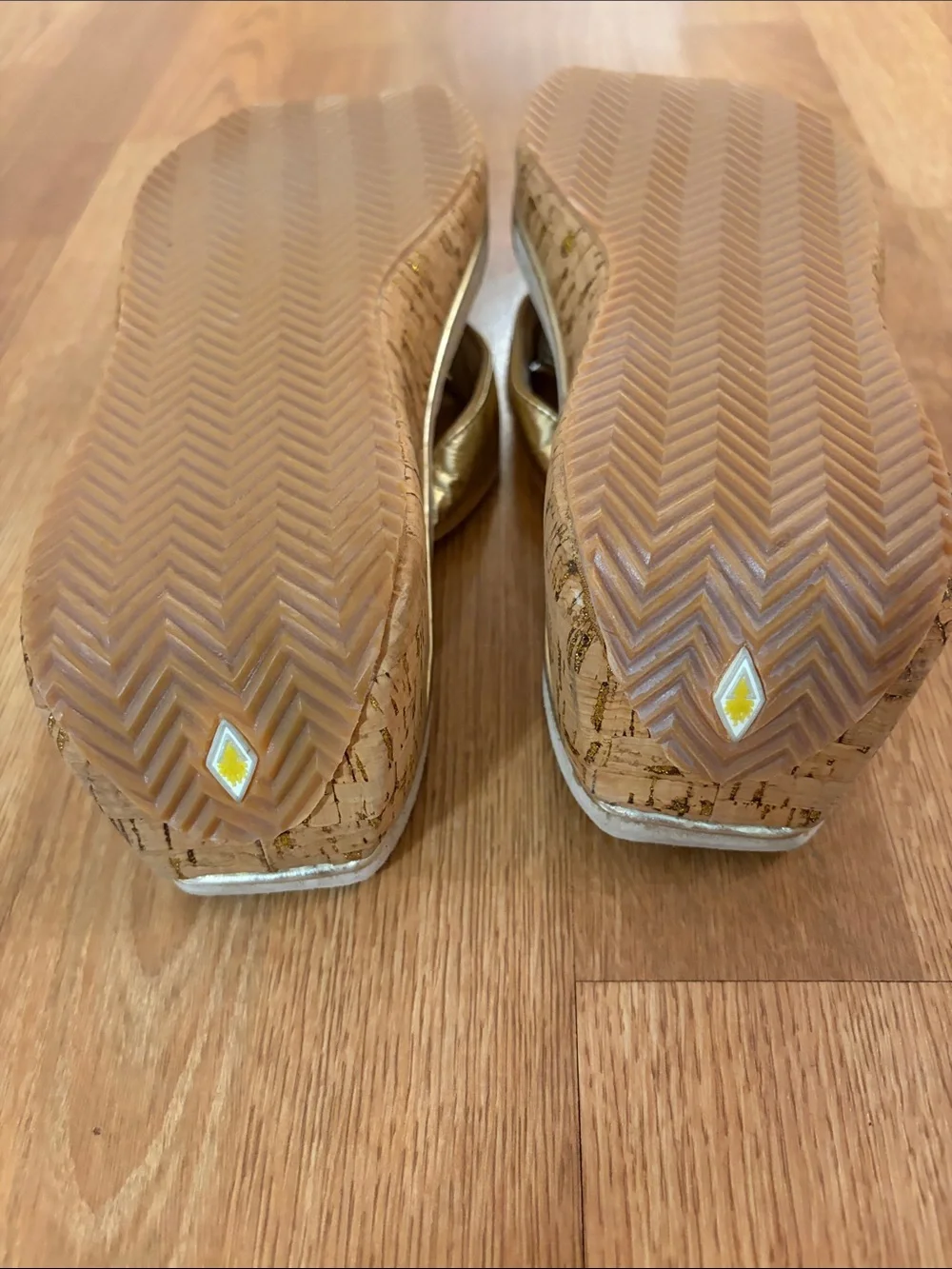 Volatile Neville Gold Metallic Thong Wedge Cork Sandals Size 10